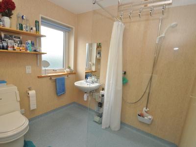 Shower room 1