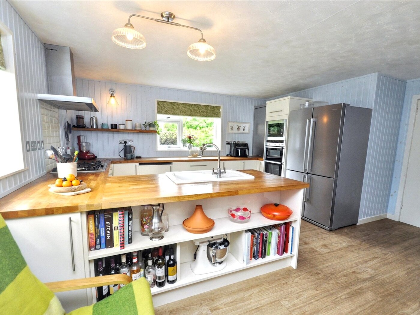 Dining/Kitchen Area