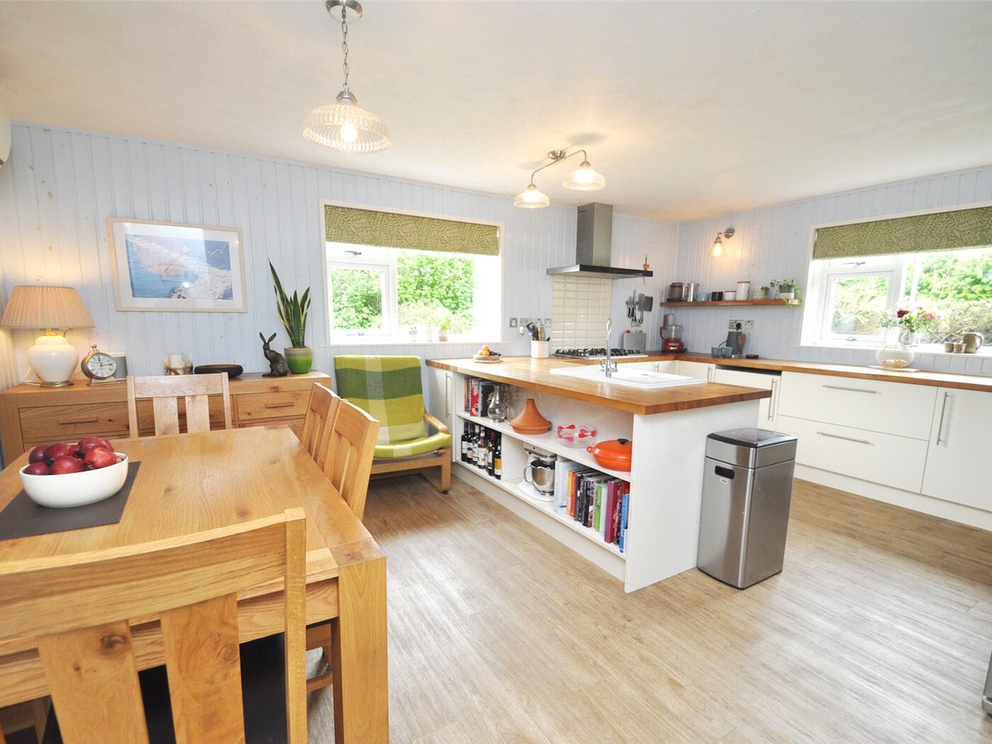 Dining/Kitchen Area