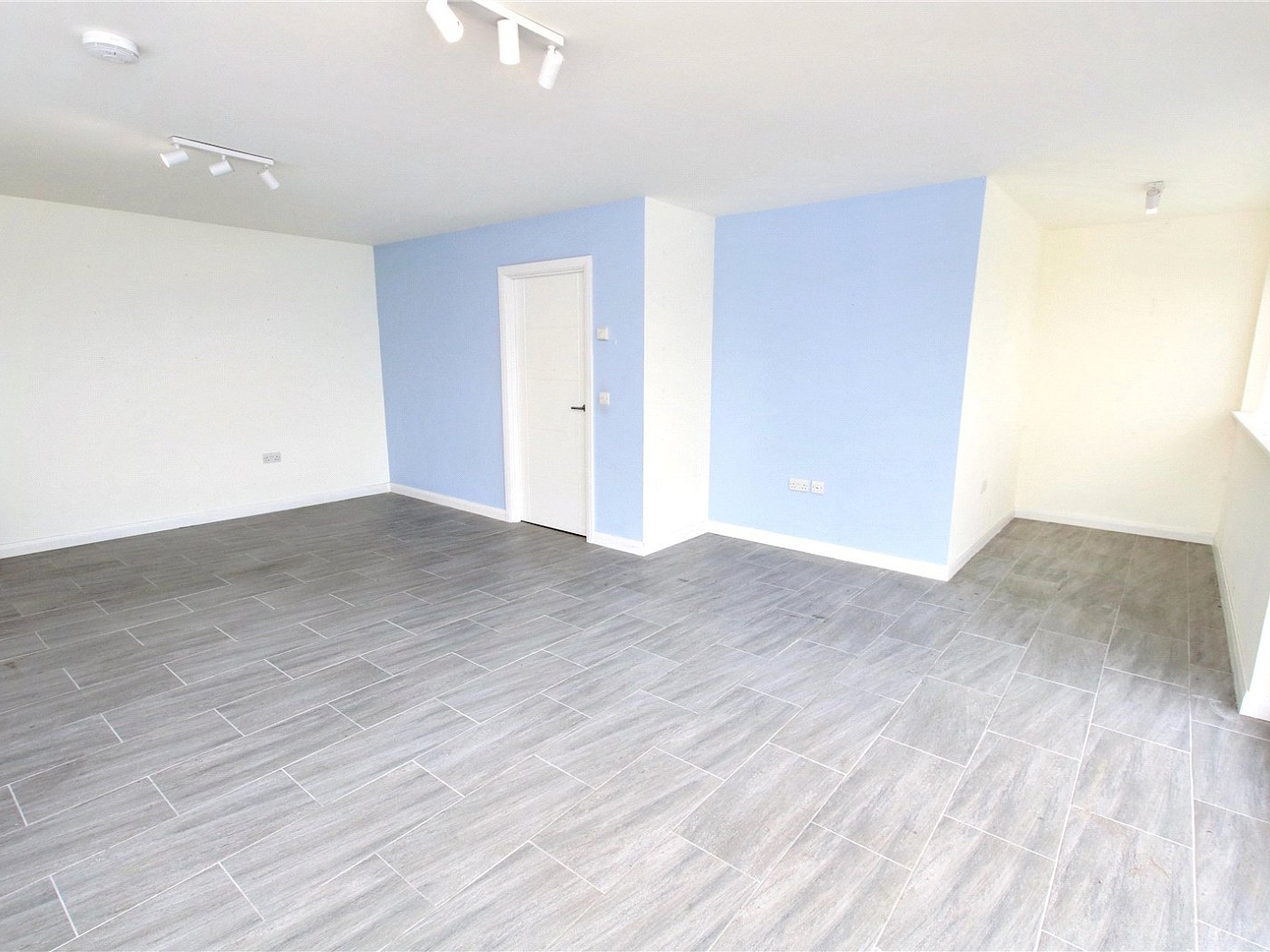 Living Room/Bed 5