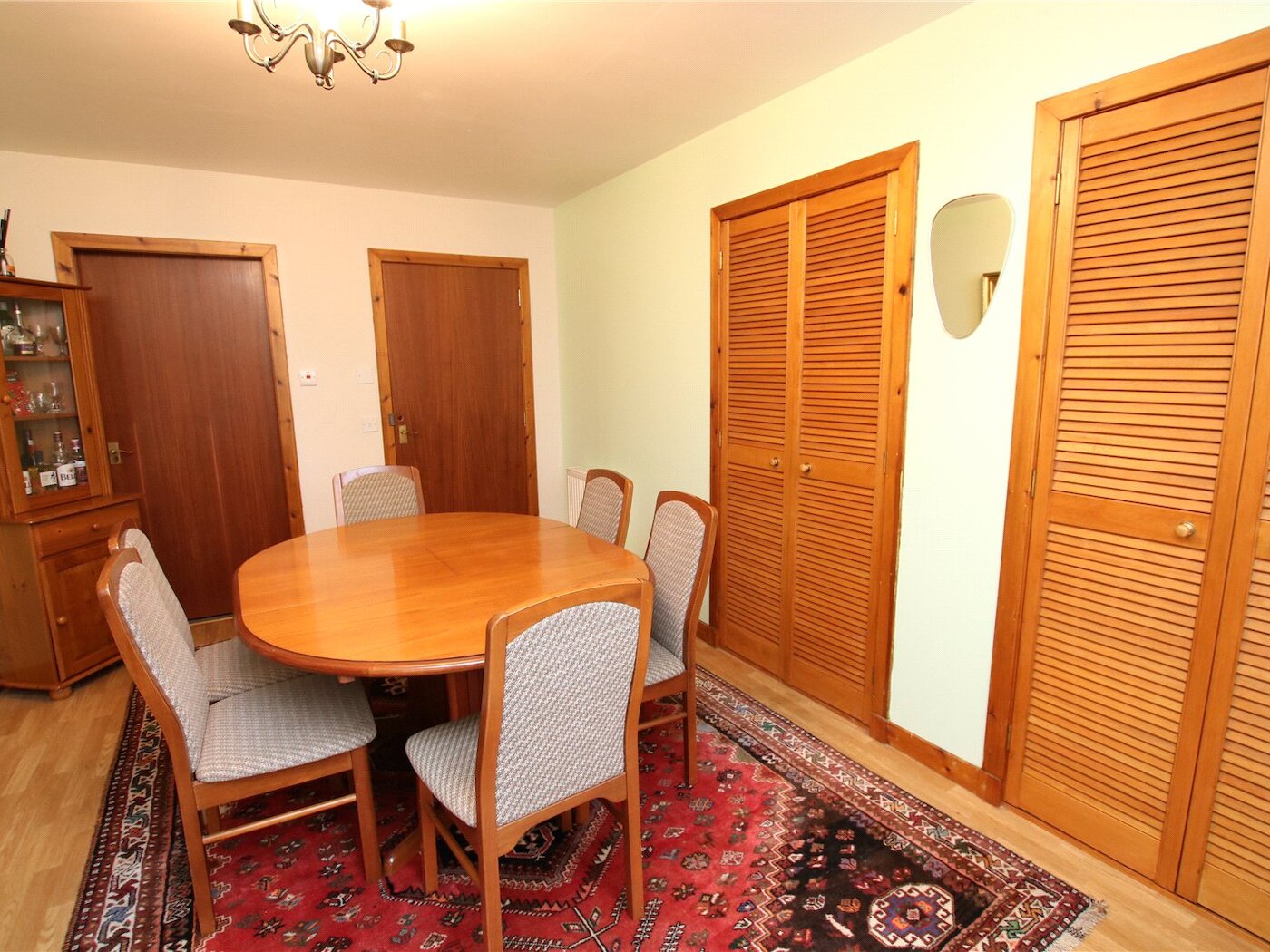 Dining Room/Bed 4